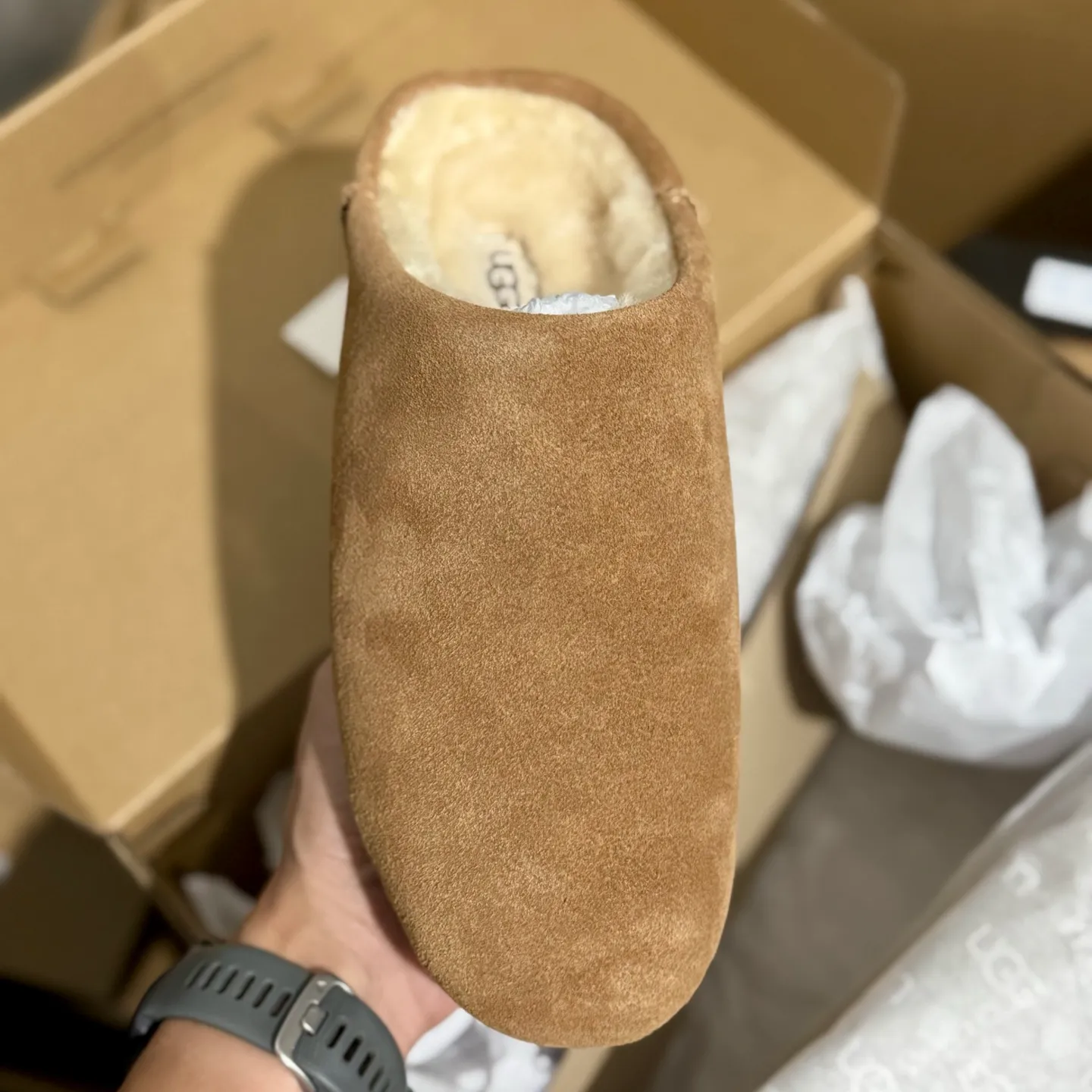 Self-pickup 💰440 Guangzhou original grade ❗️UGG Elea Slip-On Thin slip-on 1171390 Indoor slip-on lazy shoes Independent original development outsole Cashmere insole Keep warm in winter Shoe body material Water-repellent coated suede upper 17mm UGGPURE implanted wool insole Lightweight non-slip comfortable rubber outsole Full package # Size: 35 36 37 38 39 40